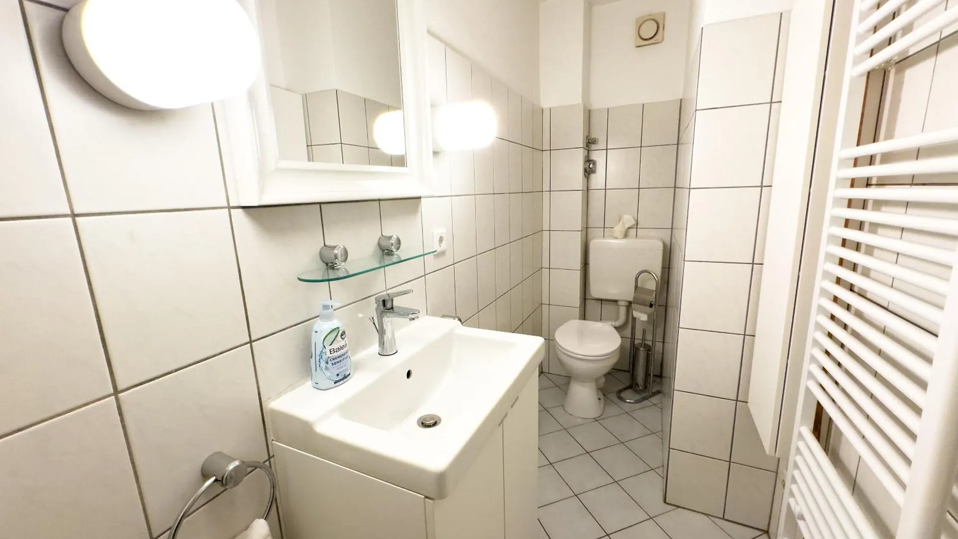 Schoene Wohnung Fuer 4 Gaeste An Der Eilenriede Mit Kostenlosen Parkplaetzen Hannover 0*,  Germany