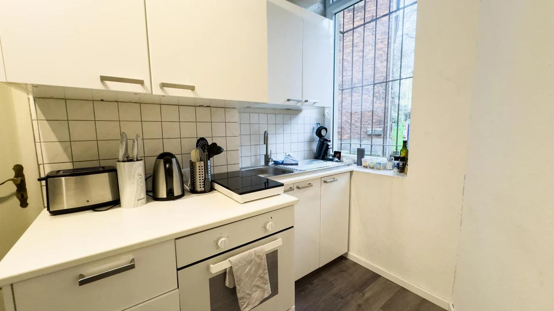Schoene Wohnung Fuer 4 Gaeste An Der Eilenriede Mit Kostenlosen Parkplaetzen Hannover Apartment