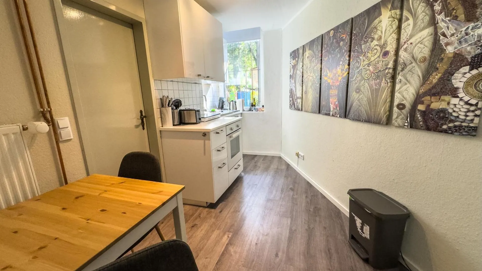 Schoene Wohnung Fuer 4 Gaeste An Der Eilenriede Mit Kostenlosen Parkplaetzen Hannover 0*,  Germany