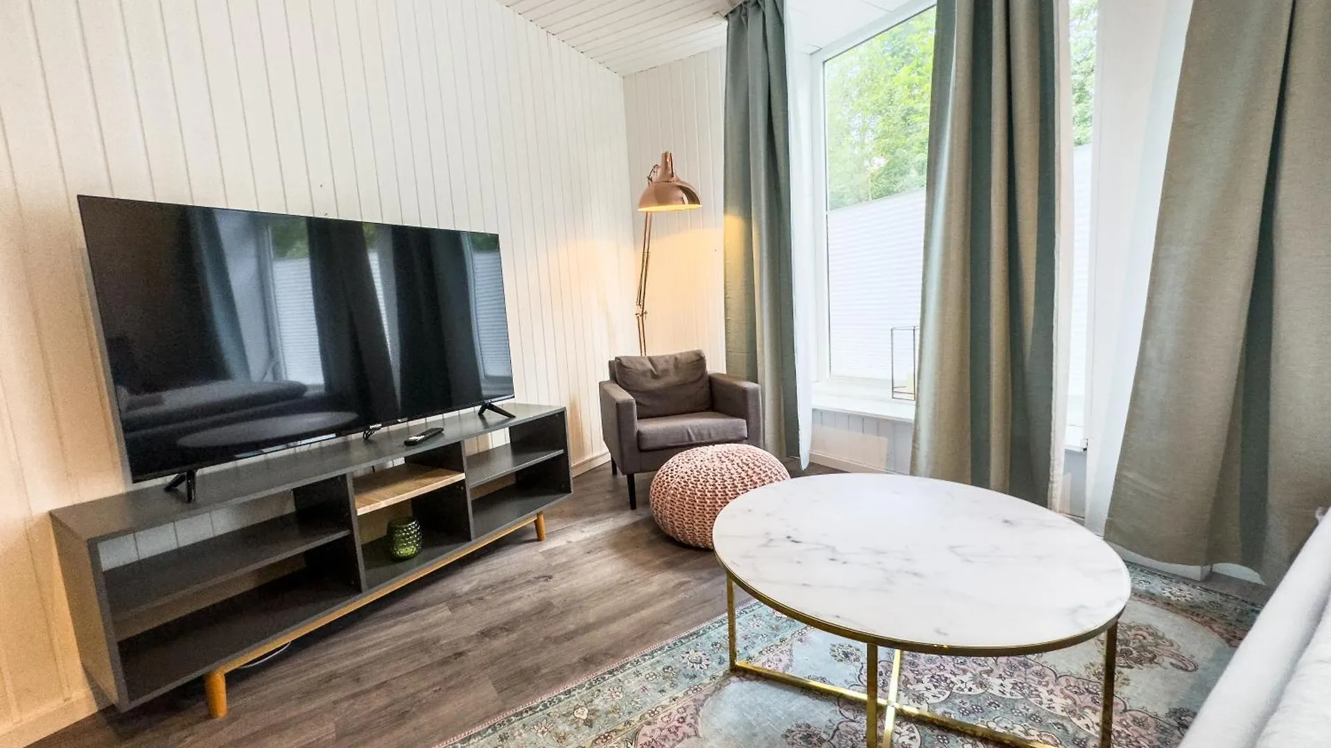 Schoene Wohnung Fuer 4 Gaeste An Der Eilenriede Mit Kostenlosen Parkplaetzen Hannover